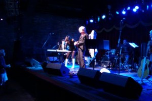 Leah Siegel sings "Oh Darling" with Roger on Ukulele