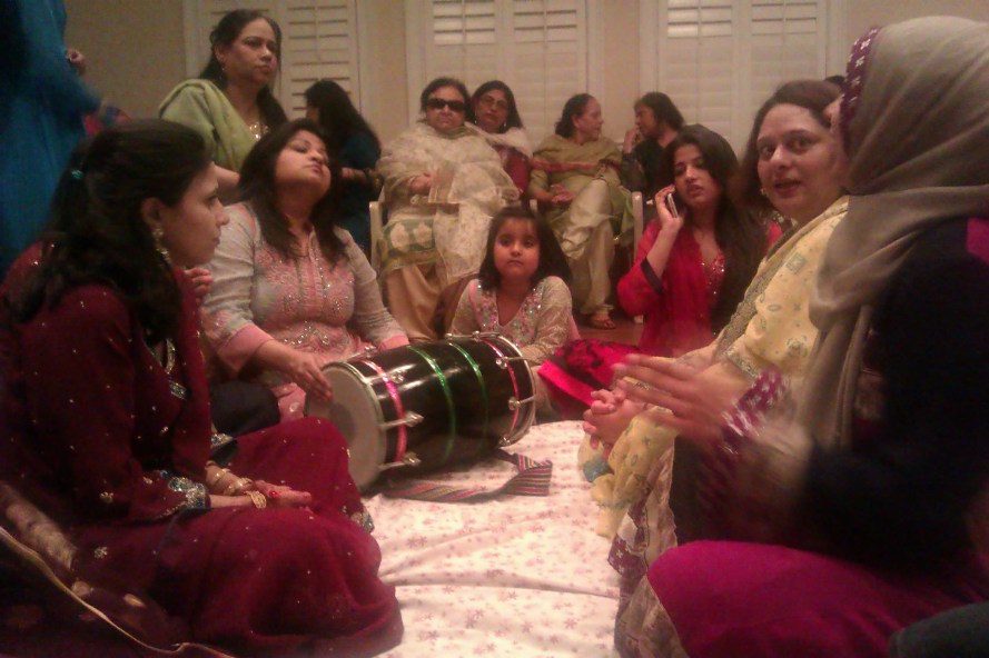 In the circle (from the left to right): Sarah, Seema, Ruhbaan, Fozia and Mishal
