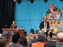 The Wallflowers, Jakob Dylan to the right